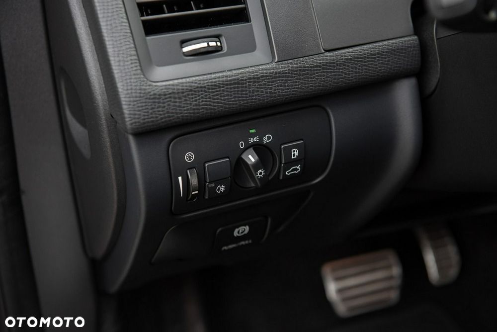 Volvo XC 60 D4 AWD Geartronic RDesign - 17
