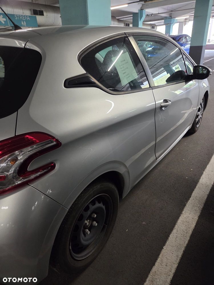 Peugeot 208 2013 photo 4