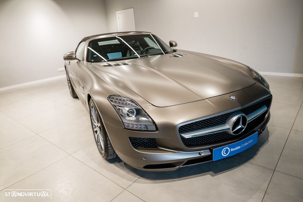 Mercedes-Benz SLS 63 AMG Roadster - 15