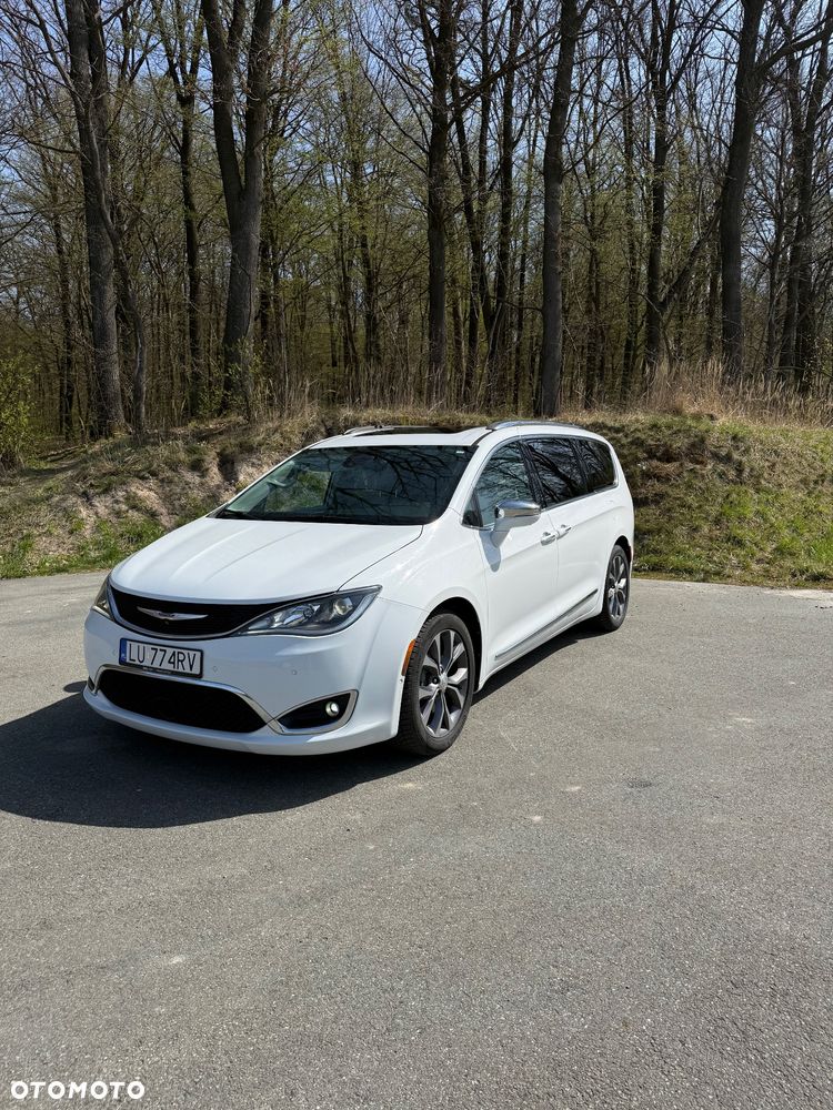 Chrysler Pacifica - 1