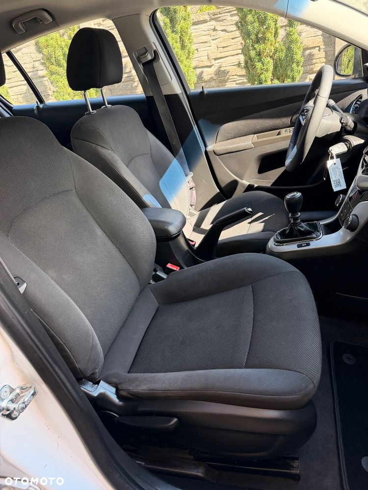 Chevrolet Cruze 1.6 LS - 37