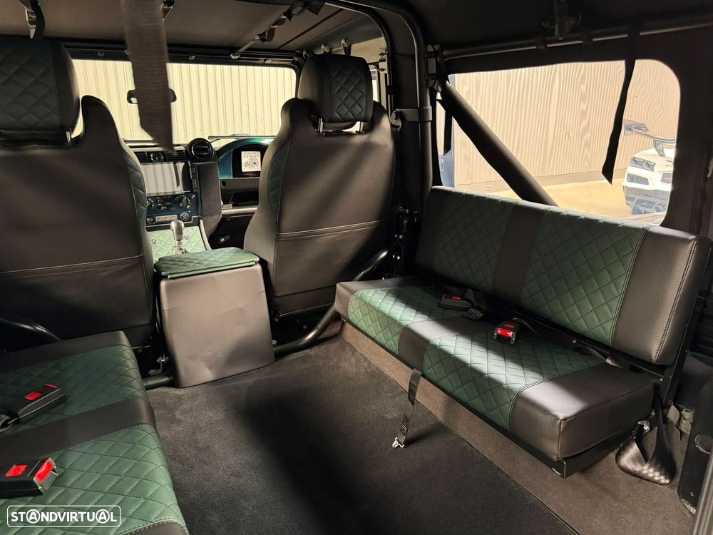 Land Rover Defender - 35