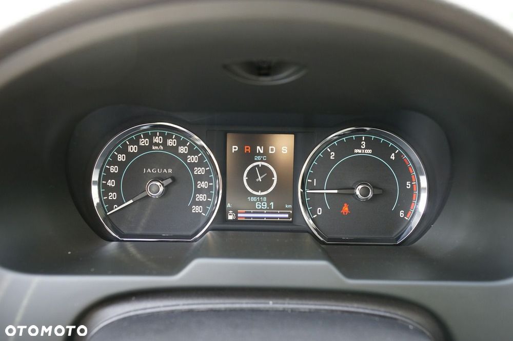Jaguar XF 3.0 V6 D Luxury - 18