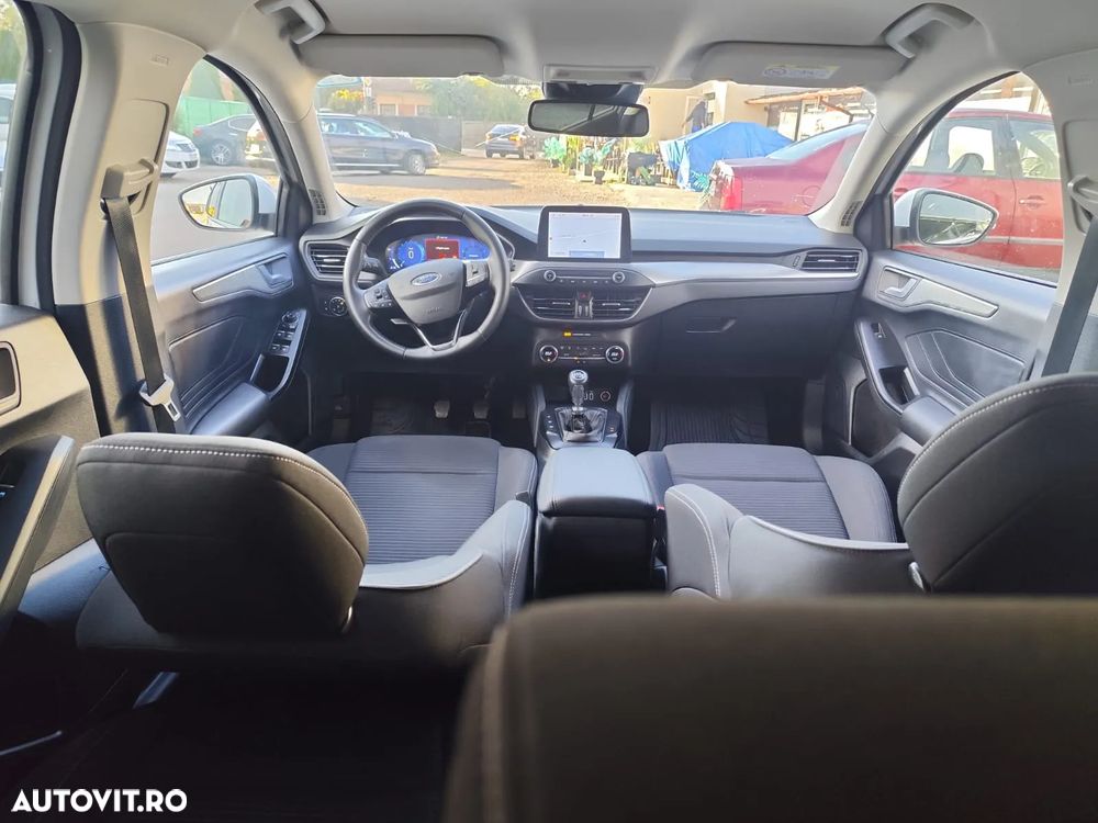 Ford Focus 1.0 EcoBoost 6MT MHEV Titanium - 11