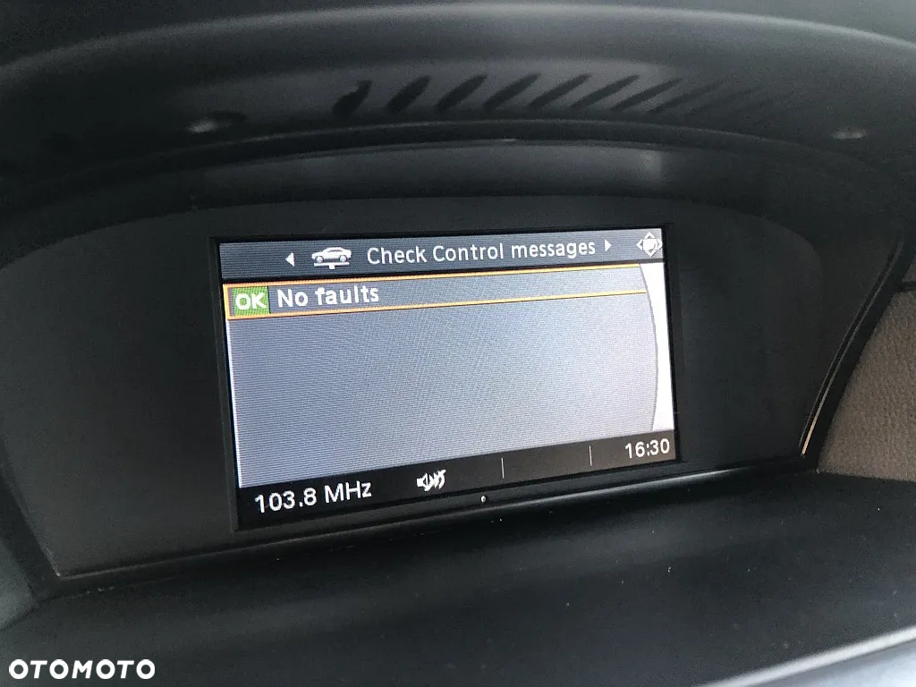 BMW Seria 5 523i - 23