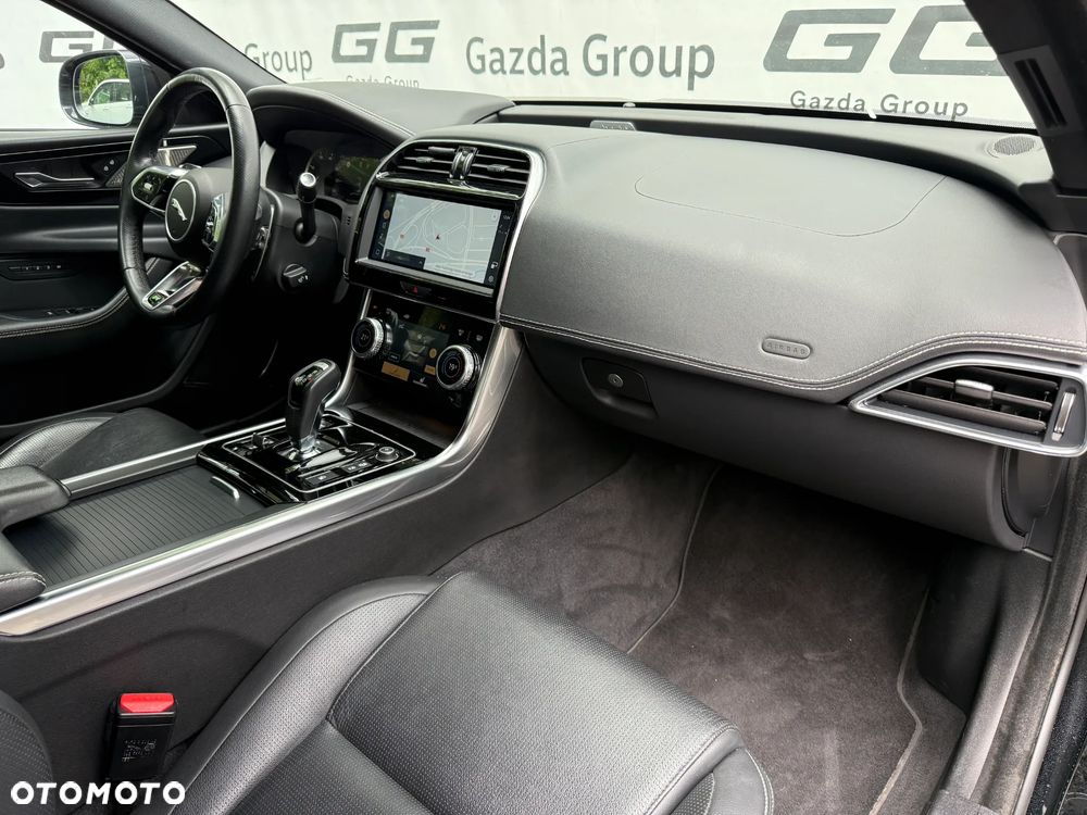Jaguar XE 2.0 D200 mHEV R-Dynamic Black - 9
