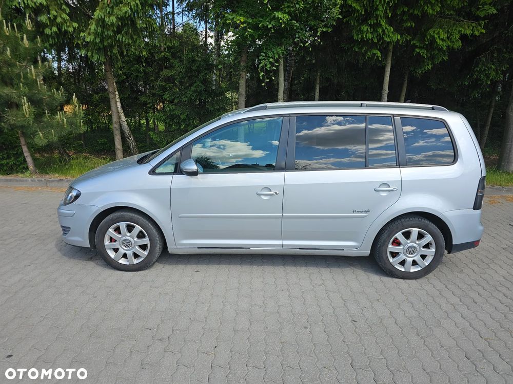 Volkswagen Touran 1.6 Conceptline - 22