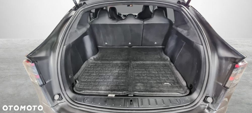 Tesla Model X - 19