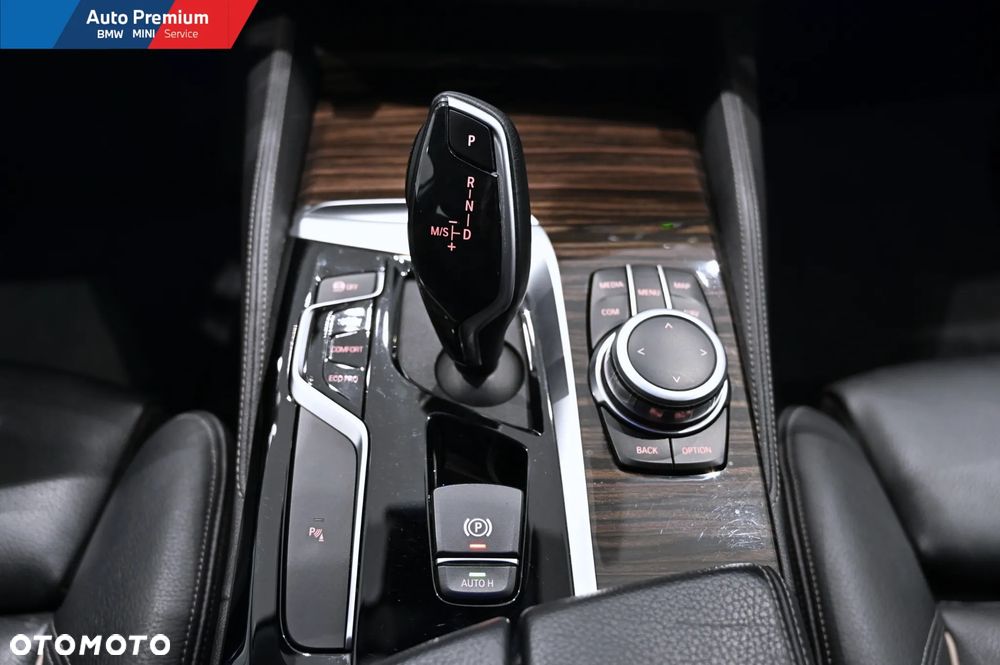 BMW Seria 5 520d xDrive - 14