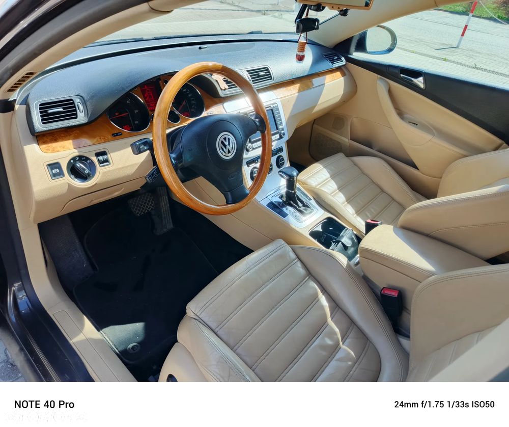 Volkswagen Passat 2.0 TDI DPF Sportline DSG - 20