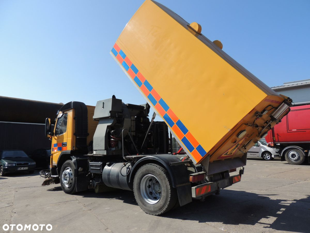 Volvo FM7 Zamiatarka, 350KM, Johnston-Beam, 2000rok - 4