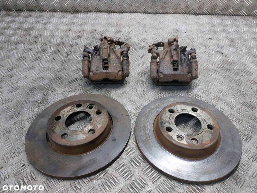 TARCZE HAMULCOWE TYŁ + ZACISKI VOLKSWAGEN TRANSPORTER T4 2.4 D - 1