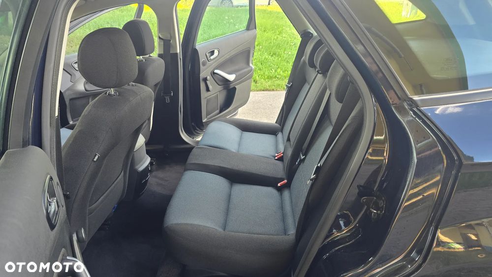 Ford Mondeo 2.0 TDCi Ambiente - 30