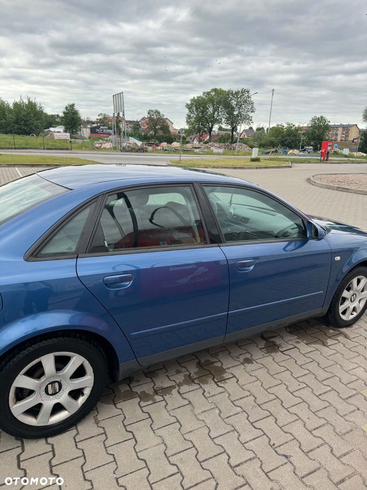 Audi A4 Limousine - 3