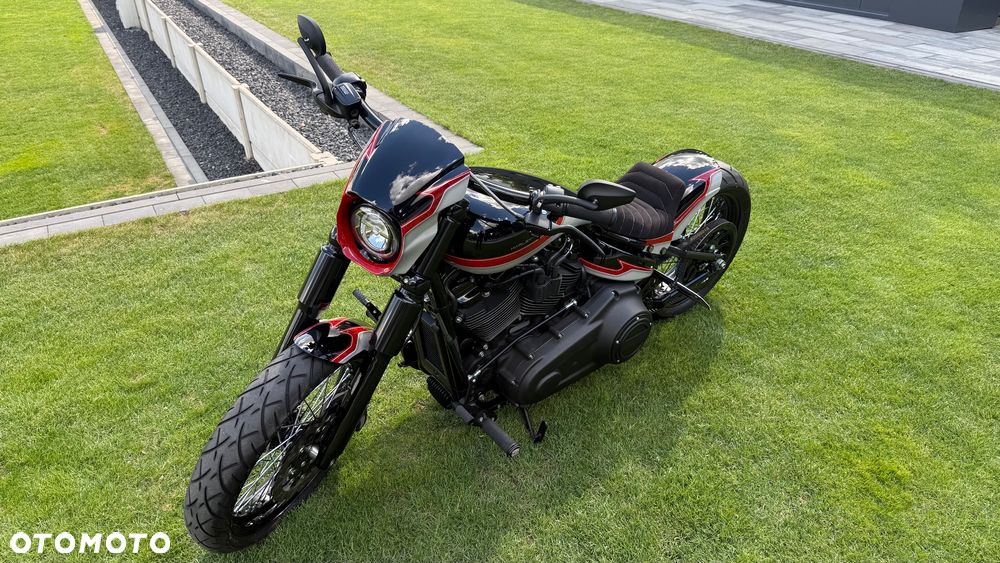 Harley-Davidson Softail Street Bob - 1