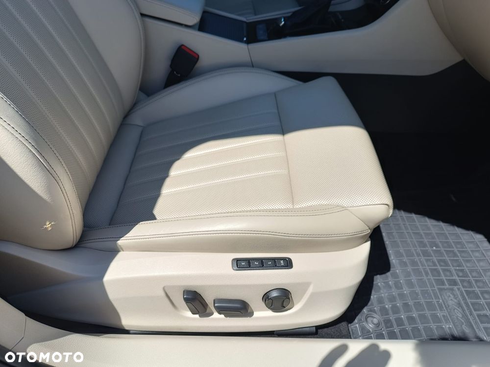 Skoda Superb 2.0 TDI SCR 4x4 L&K DSG - 17