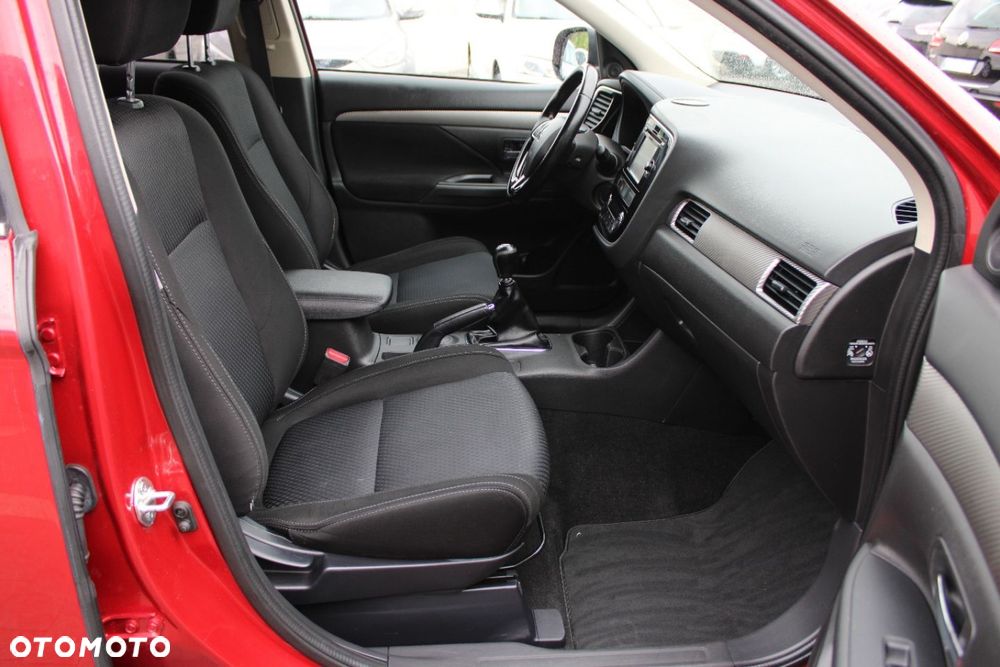 Mitsubishi Outlander - 24