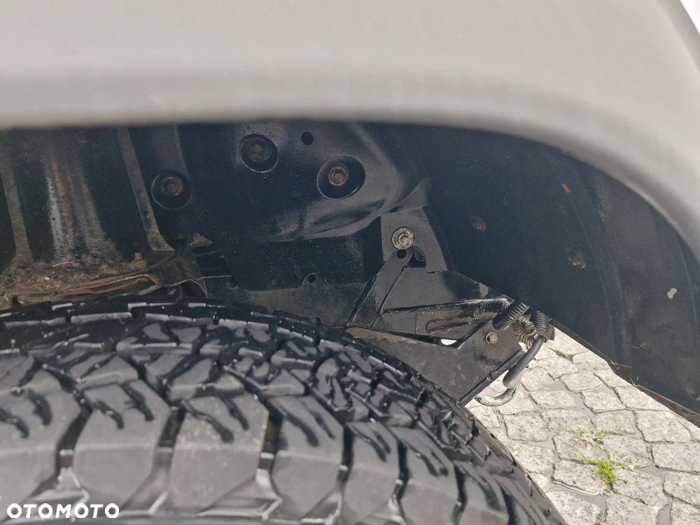Land Rover Defender 2.2 TD4 E - 18