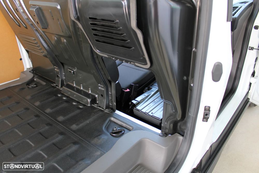 Ford Transit-Connect - 34
