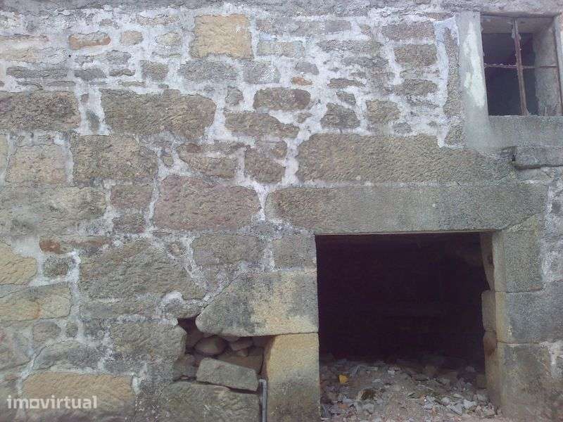 Casa antiga de pedra para recuperar - Grande imagem: 3/8