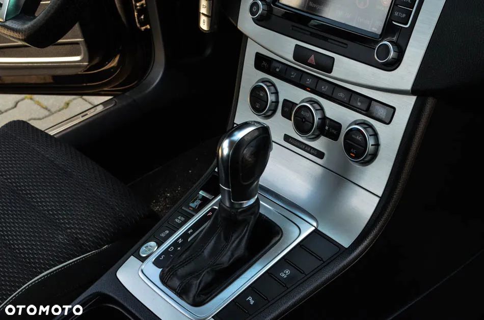 Volkswagen Passat Variant 2.0 TDI DSG BlueMotion Technology R-Line - 32