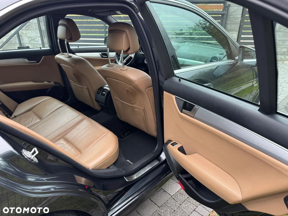 Mercedes-Benz Klasa C 350 CDI DPF (BlueEFFICIENCY) 7G-TRONIC Avantgarde - 26