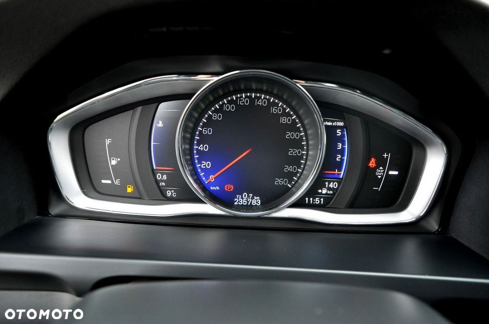 Volvo V60 D3 R-Design - 25