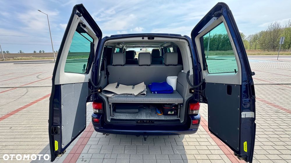 Volkswagen Multivan - 24
