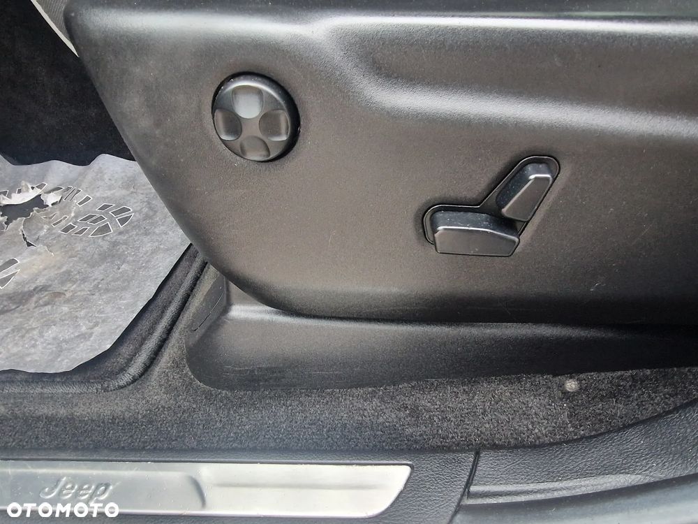 Jeep Grand Cherokee - 20