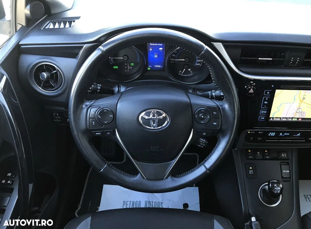 Toyota Auris 1.8 L VVT-i Sol+ - 17