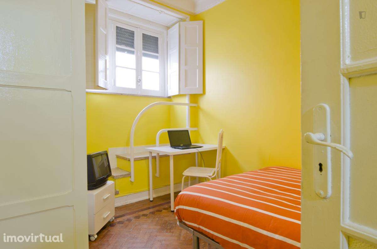 Quarto - localizado em Intendente Lisbon - Grande imagem: 3/21