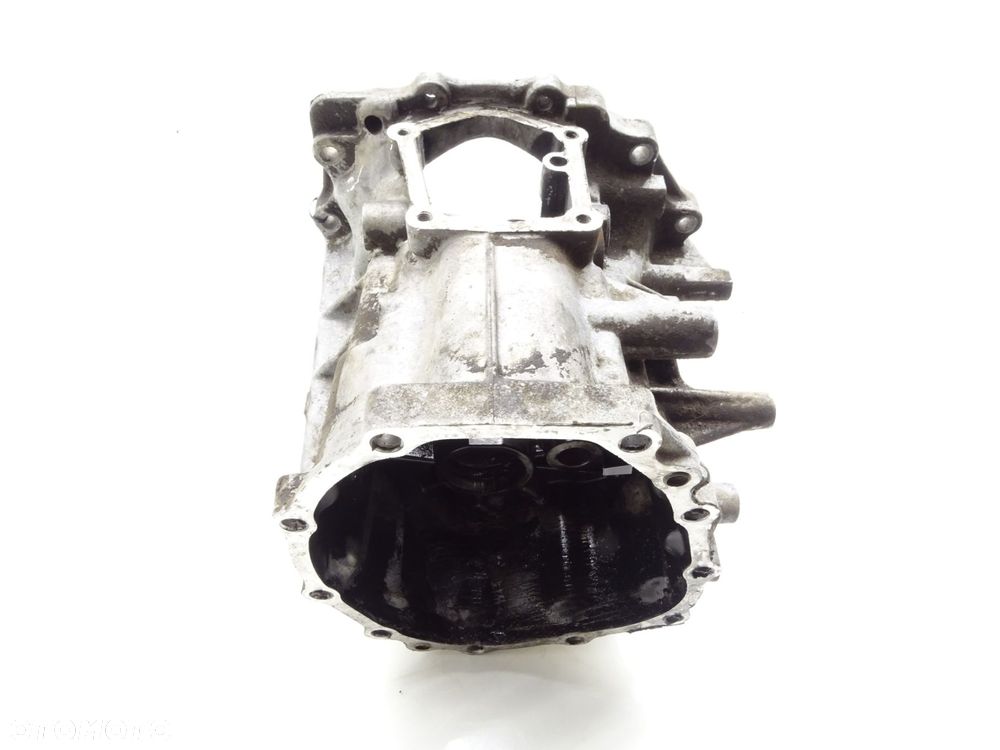 Obudowa skrzyni biegów manualna nissan patrol gr y61 2.8 tdi - 3