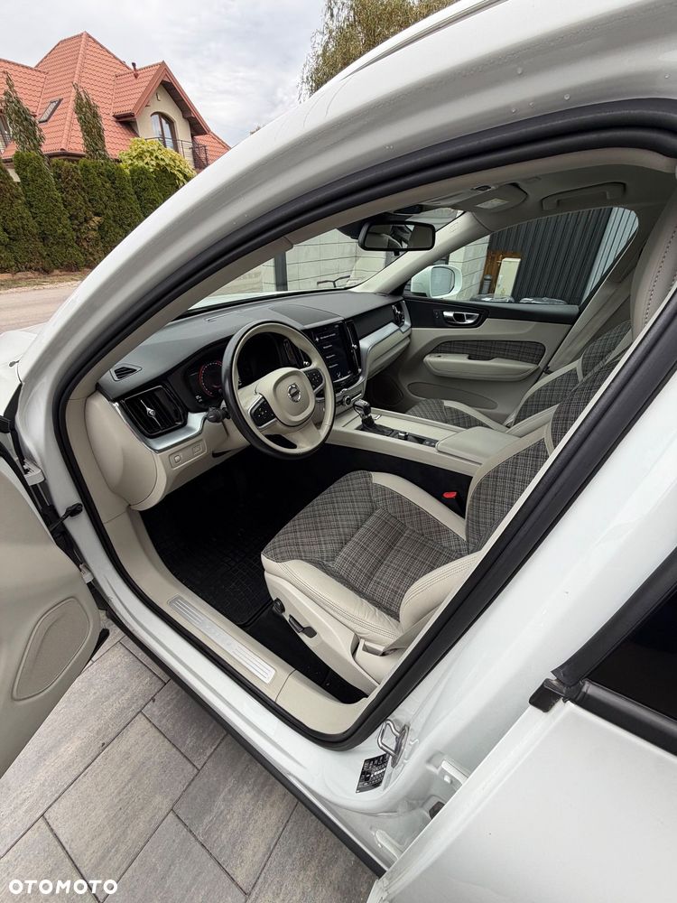 Volvo XC 60 D4 Momentum - 8