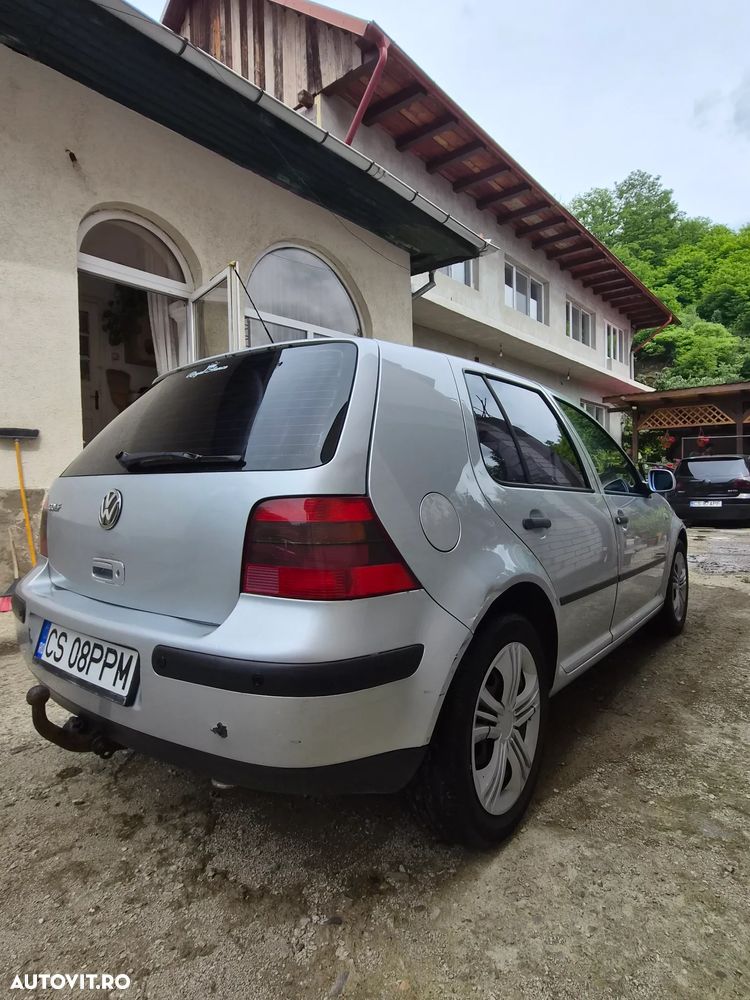Volkswagen Golf - 6