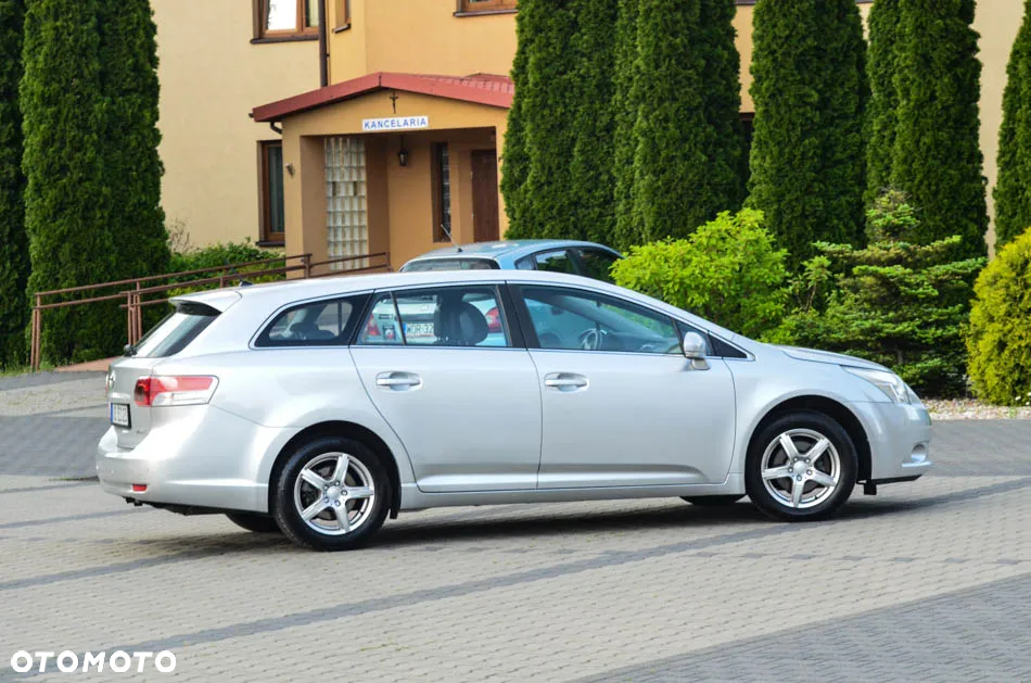 Toyota Avensis Combi 1.8 Executive - 18