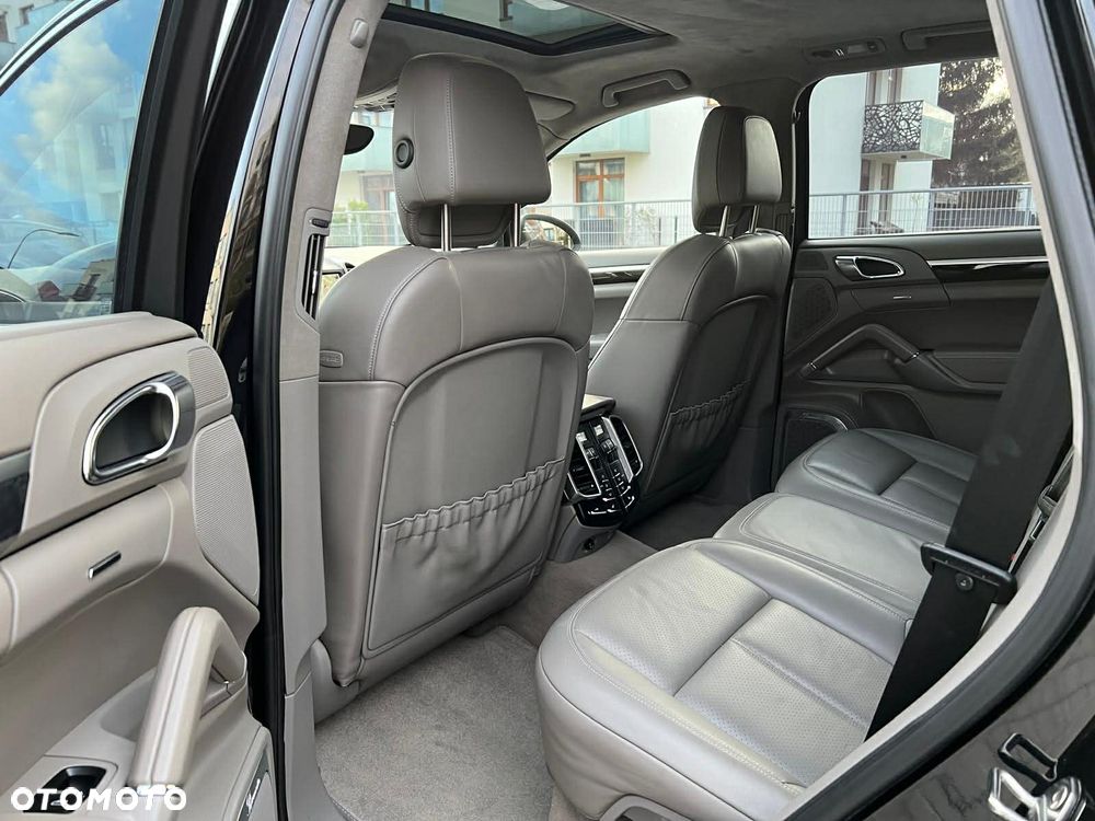 Porsche Cayenne Turbo Tiptronic S - 16