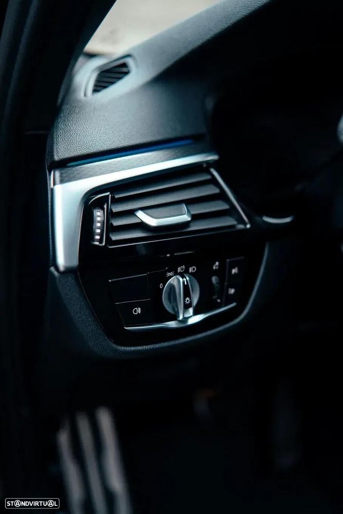 BMW 530 e Pack Desportivo M - 20