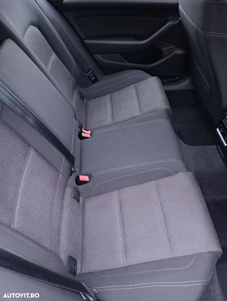 Volkswagen Passat - 11