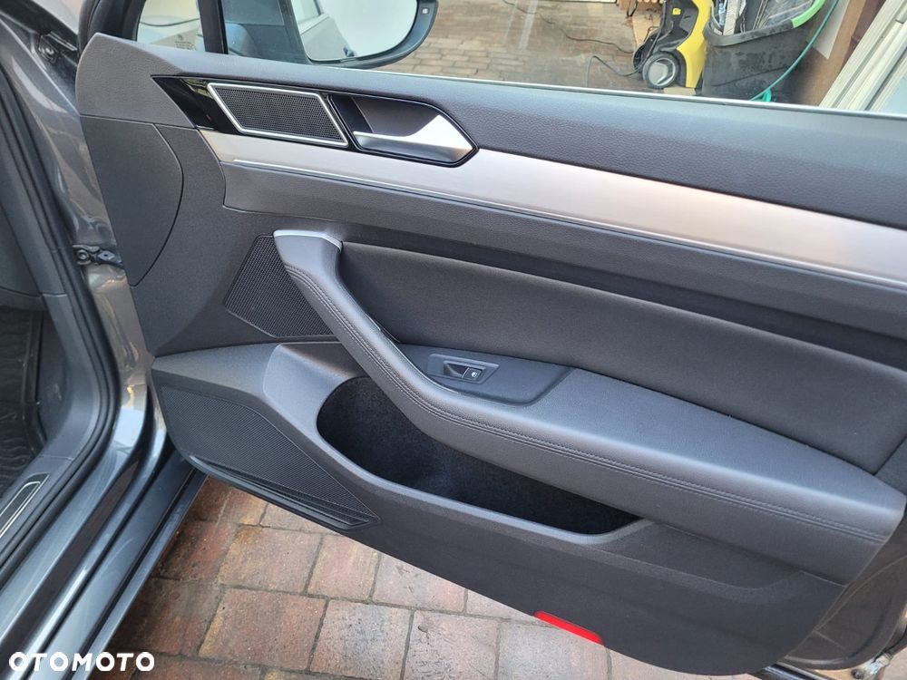 Volkswagen Passat Variant 2.0 TDI SCR DSG Comfortline - 20