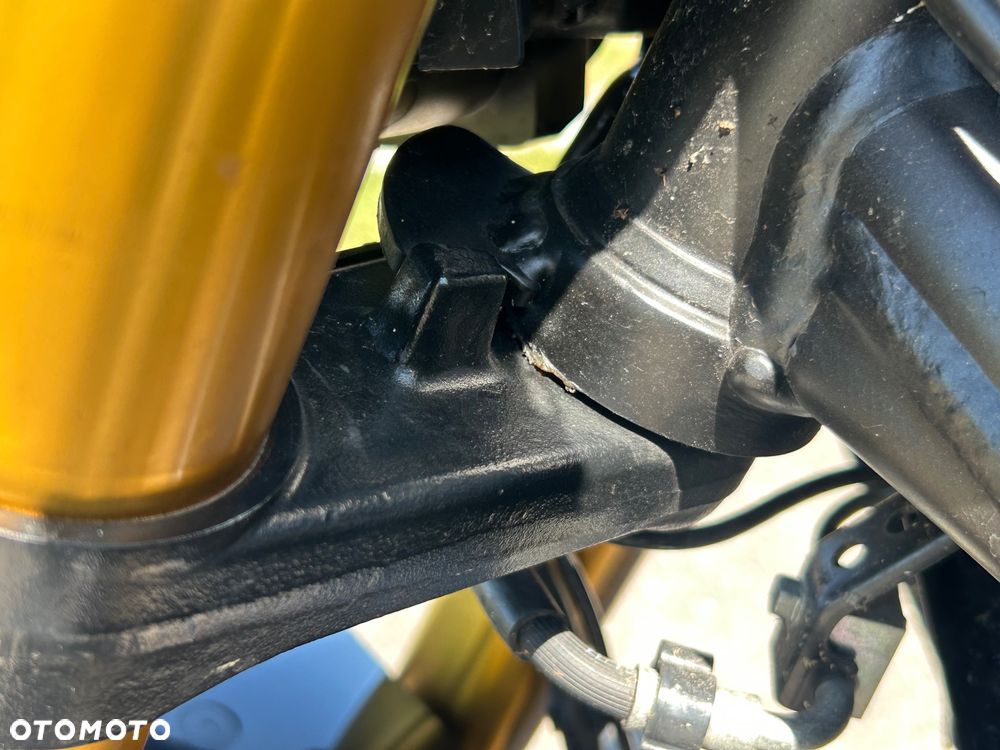 Suzuki GSR - 12