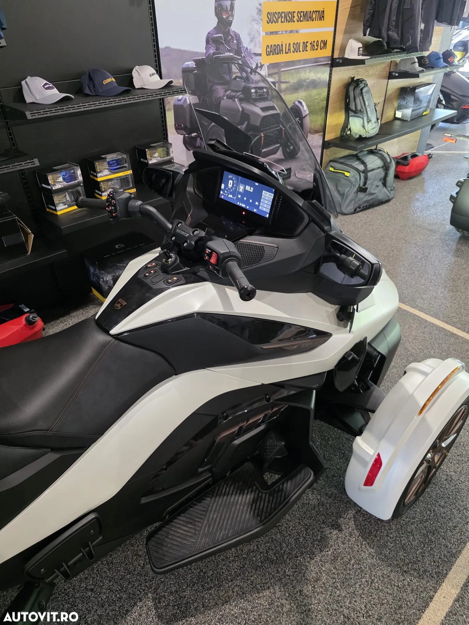 Can-Am Spyder - 14
