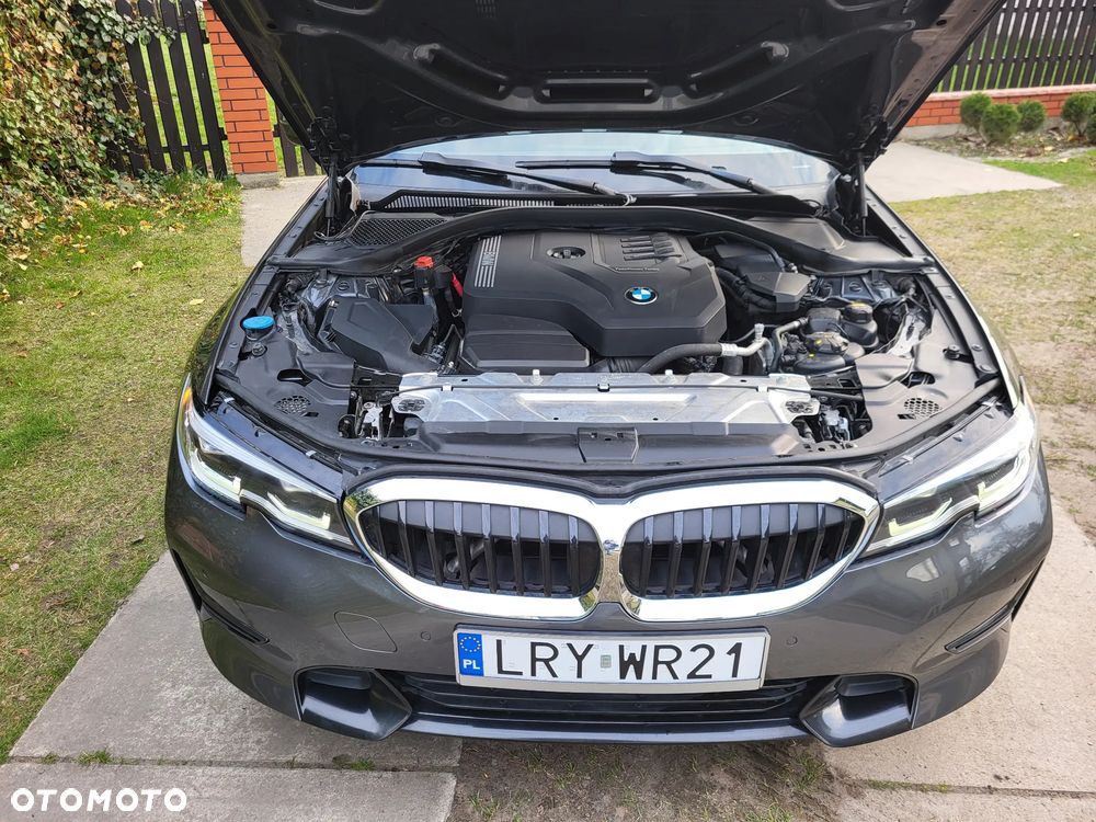 BMW Seria 3 330i Sport Line - 41