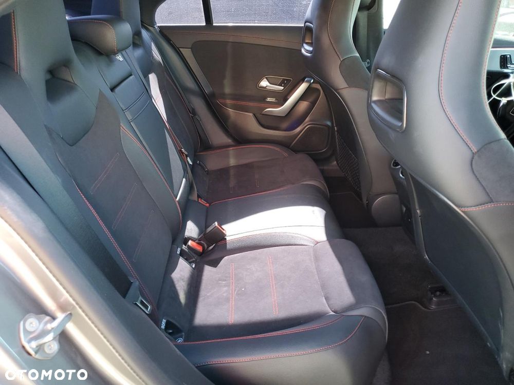 Mercedes-Benz CLA 250 7G-DCT Progressive - 11