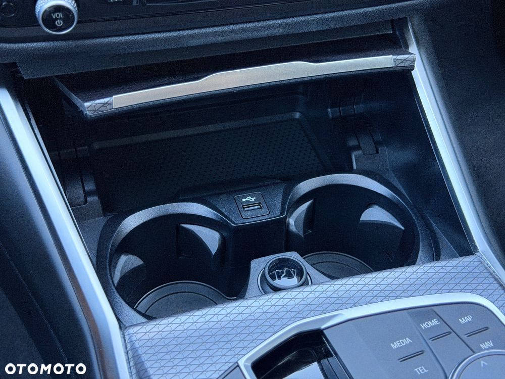 BMW Seria 3 330i xDrive M Sport sport - 29