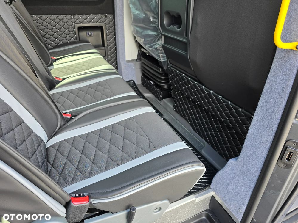 Volkswagen CRAFTER 4 MOTION AUTOMAT-8 Bie Długi 7-OSOBOWY BOGATA OPCJA WYPOSAŻENIA NAVI KAMERA COFANIA FUL LED LAKIER METALIZOWANY SALON PL STAN NOWY - 33