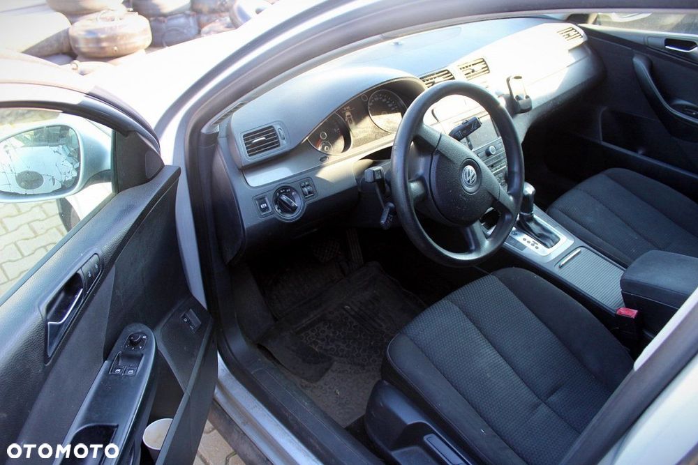 VW Passat B6 2010 2.0TDI CBAB Kombi (MASKA, ZDERZAK, LAMPA, BŁOTNIK, DRZWI, SZYBA, FOTEL) - 11
