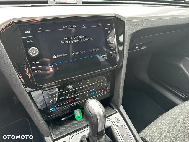 Volkswagen Passat - 16