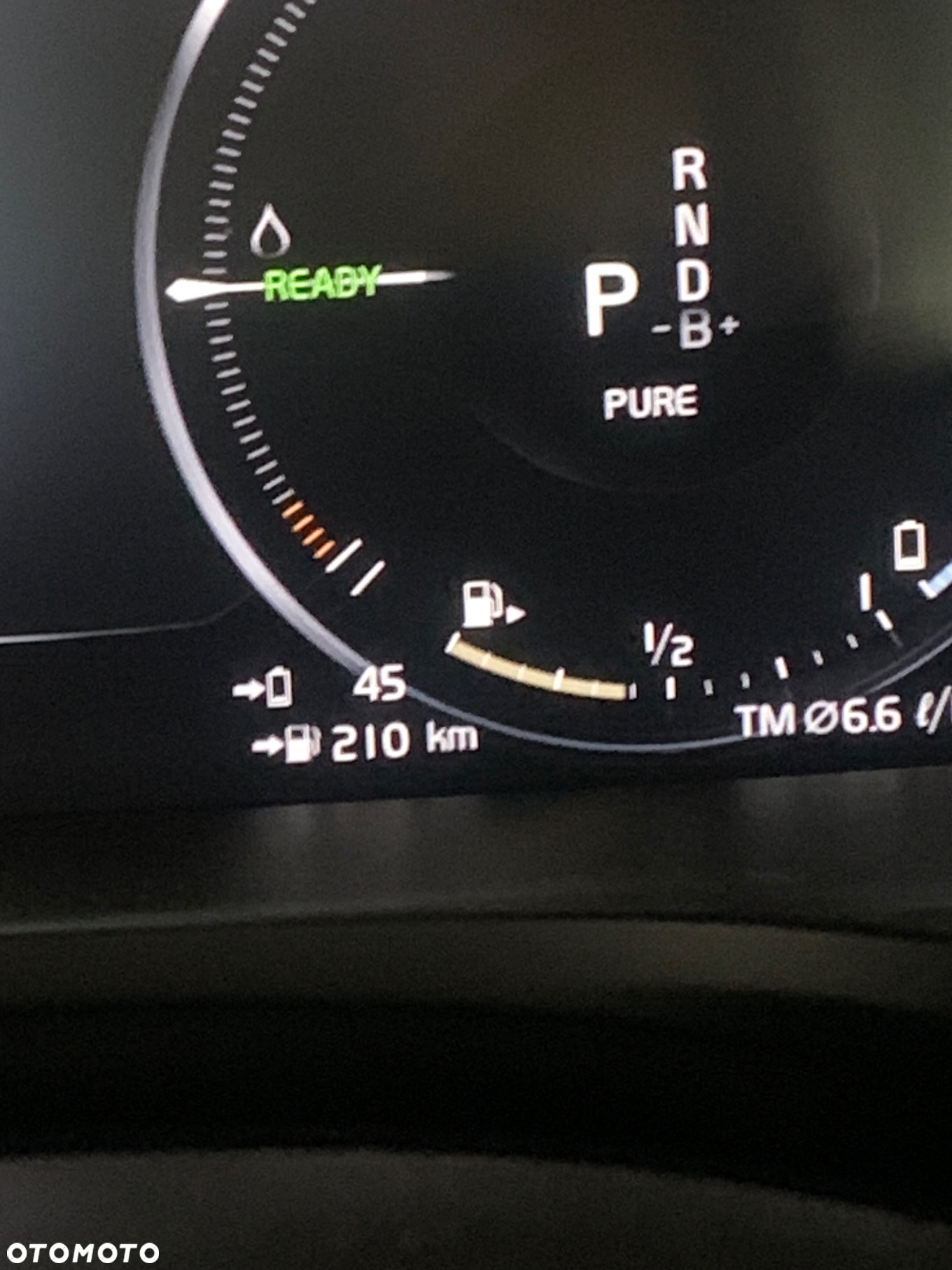 Volvo V60 T8 AWD Plug-In Hybrid R-Design - 40