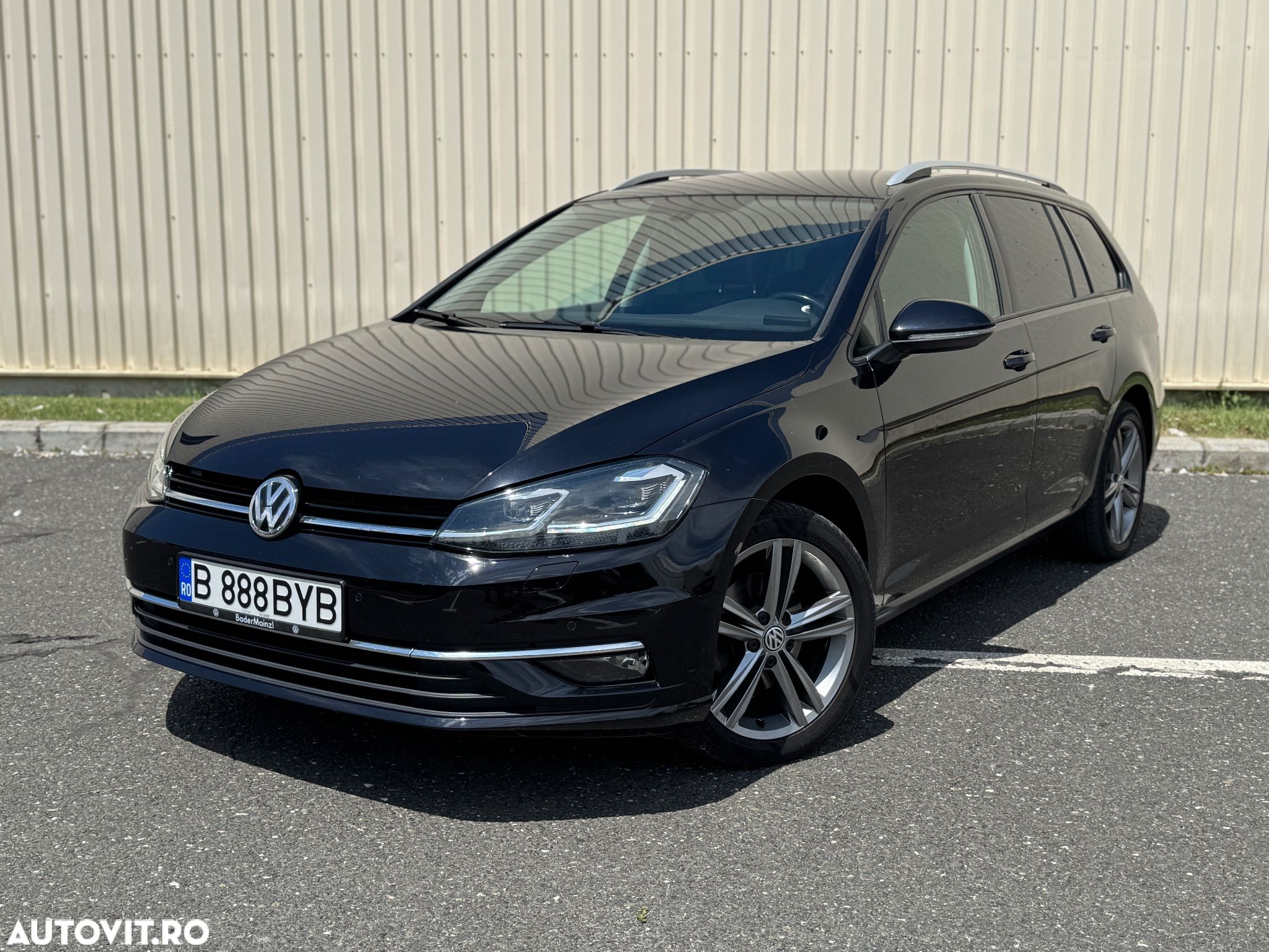 Volkswagen Golf - 1
