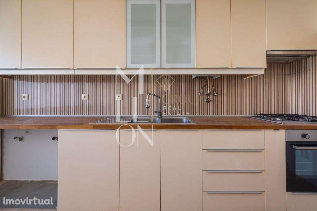 T2 com Áreas Generosas (100m2) | Massamá Central - Grande imagem: 3/37